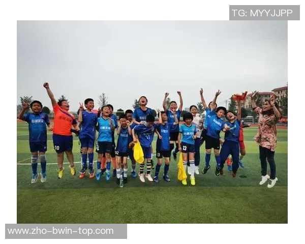 足球的魅力与团队精神探讨班会活动策划与分享